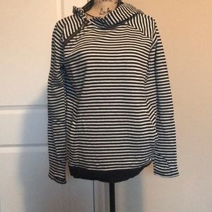 Hooded sweatshirt with zipper